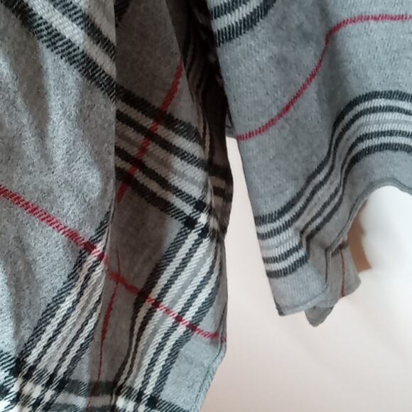 NWT Vfraas O/S Gray striped Cape. Warm, Comfortable. Boho. - Picture 4 of 6